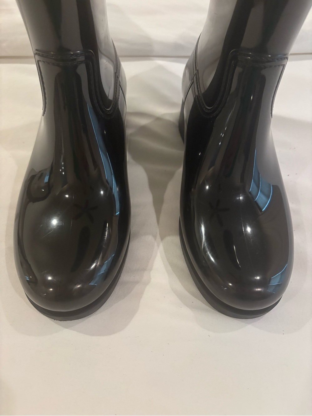 Prada Black Patent Mid Calf Rain
Boots SZ 38 - Picture 4 of 17